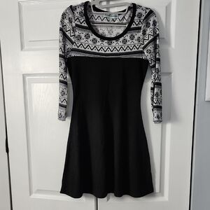 Almost Famous Black and White Long Sleeve Dress